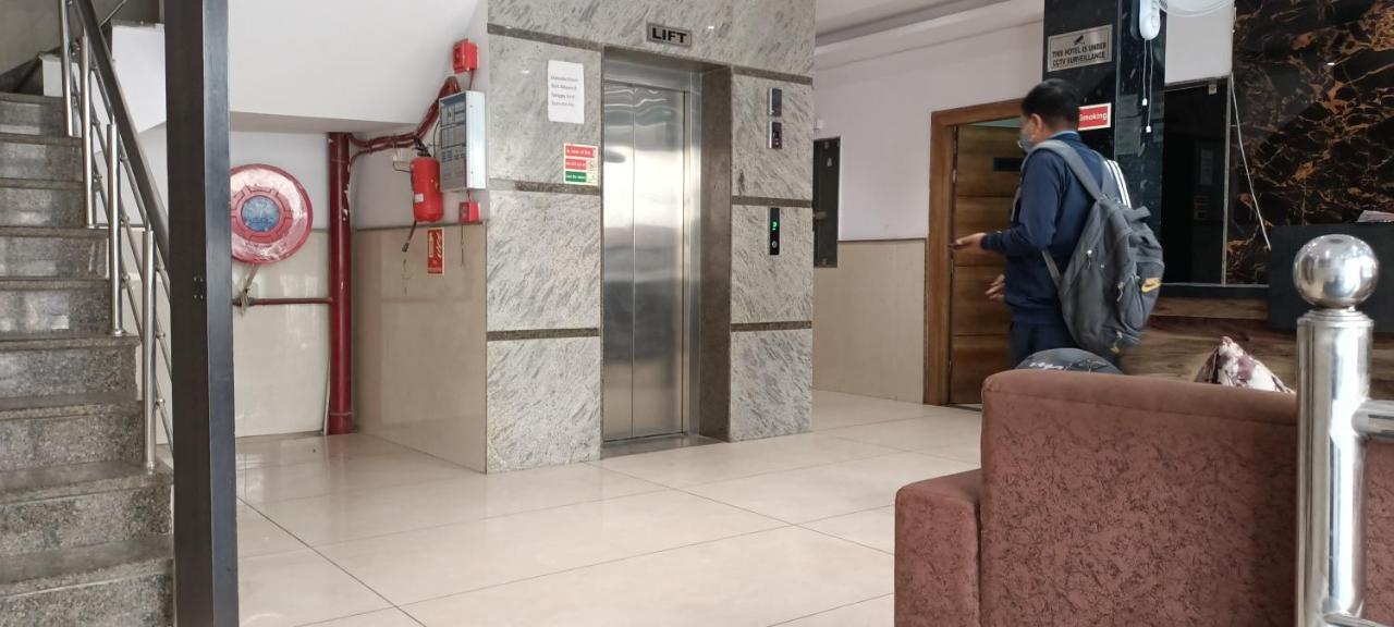 Hotel Ivy Plaza Luxury Нью-Делі Екстер'єр фото