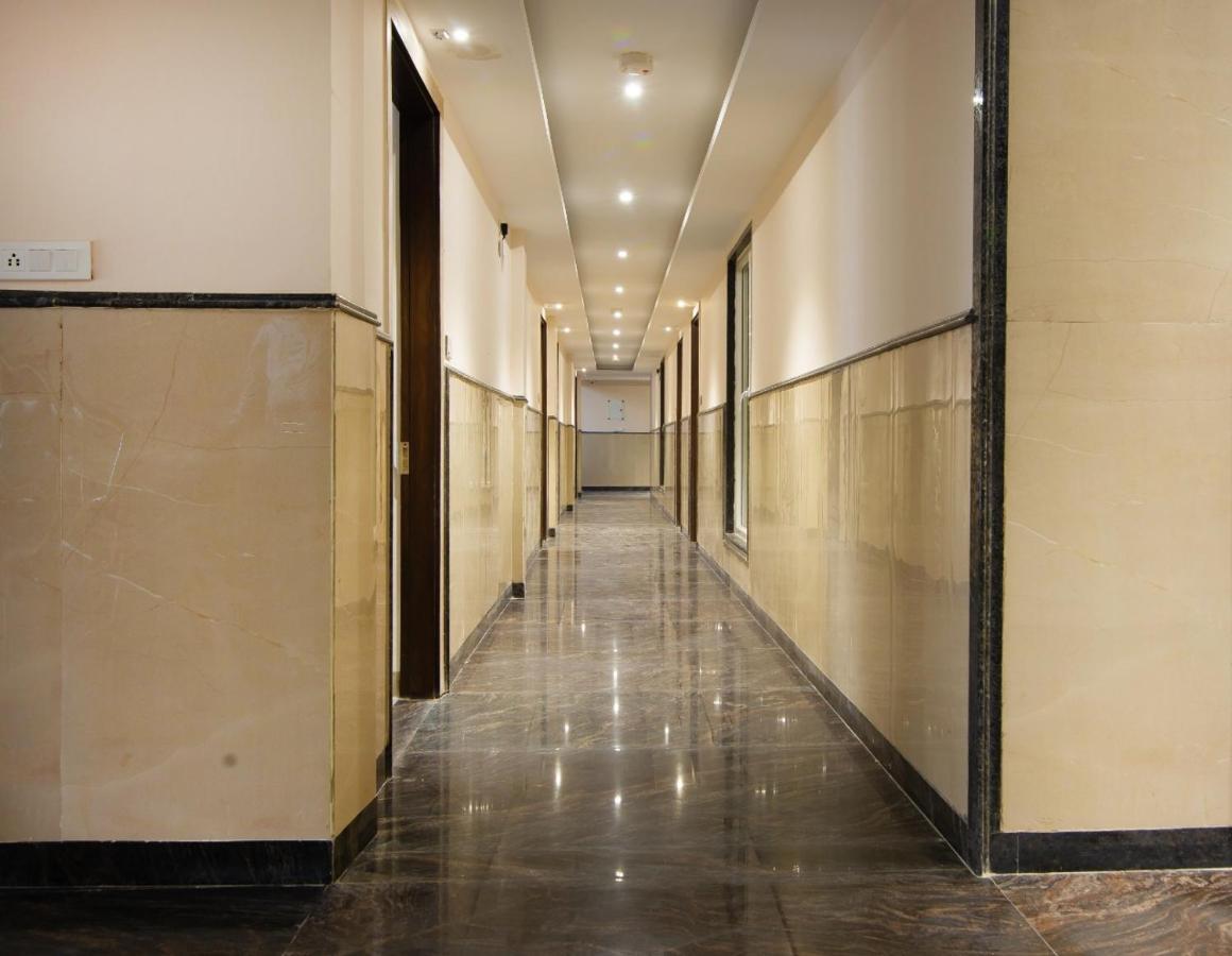 Hotel Ivy Plaza Luxury Нью-Делі Екстер'єр фото