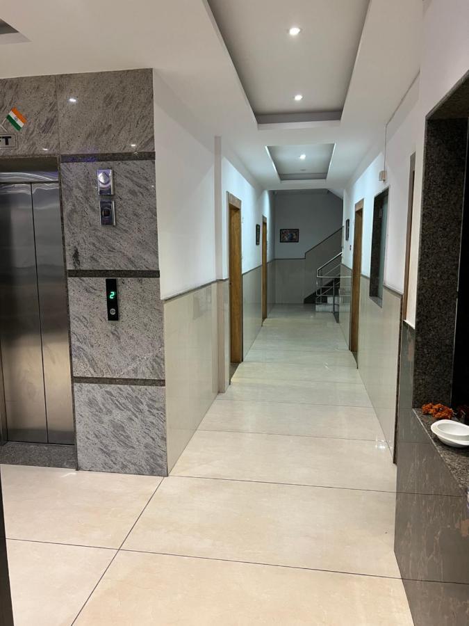 Hotel Ivy Plaza Luxury Нью-Делі Екстер'єр фото