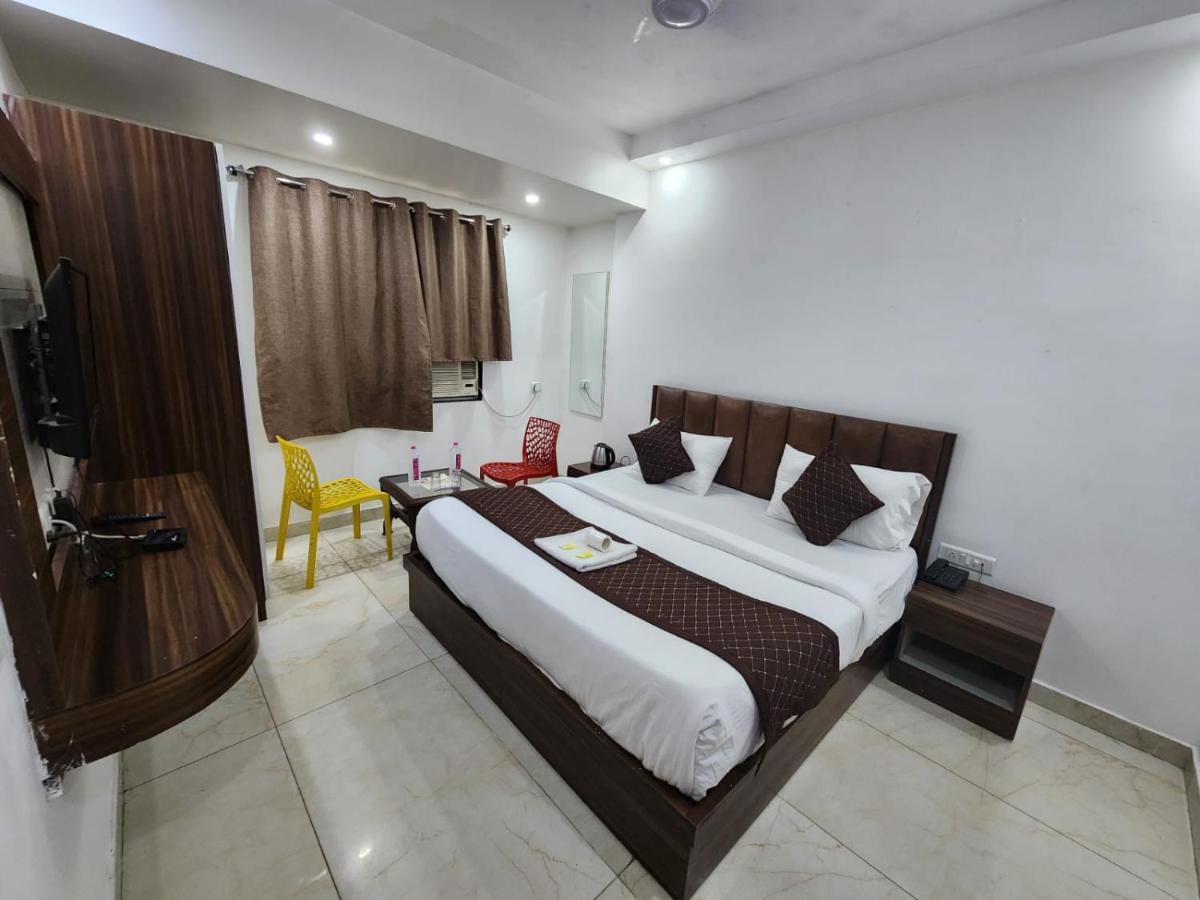 Hotel Ivy Plaza Luxury Нью-Делі Екстер'єр фото