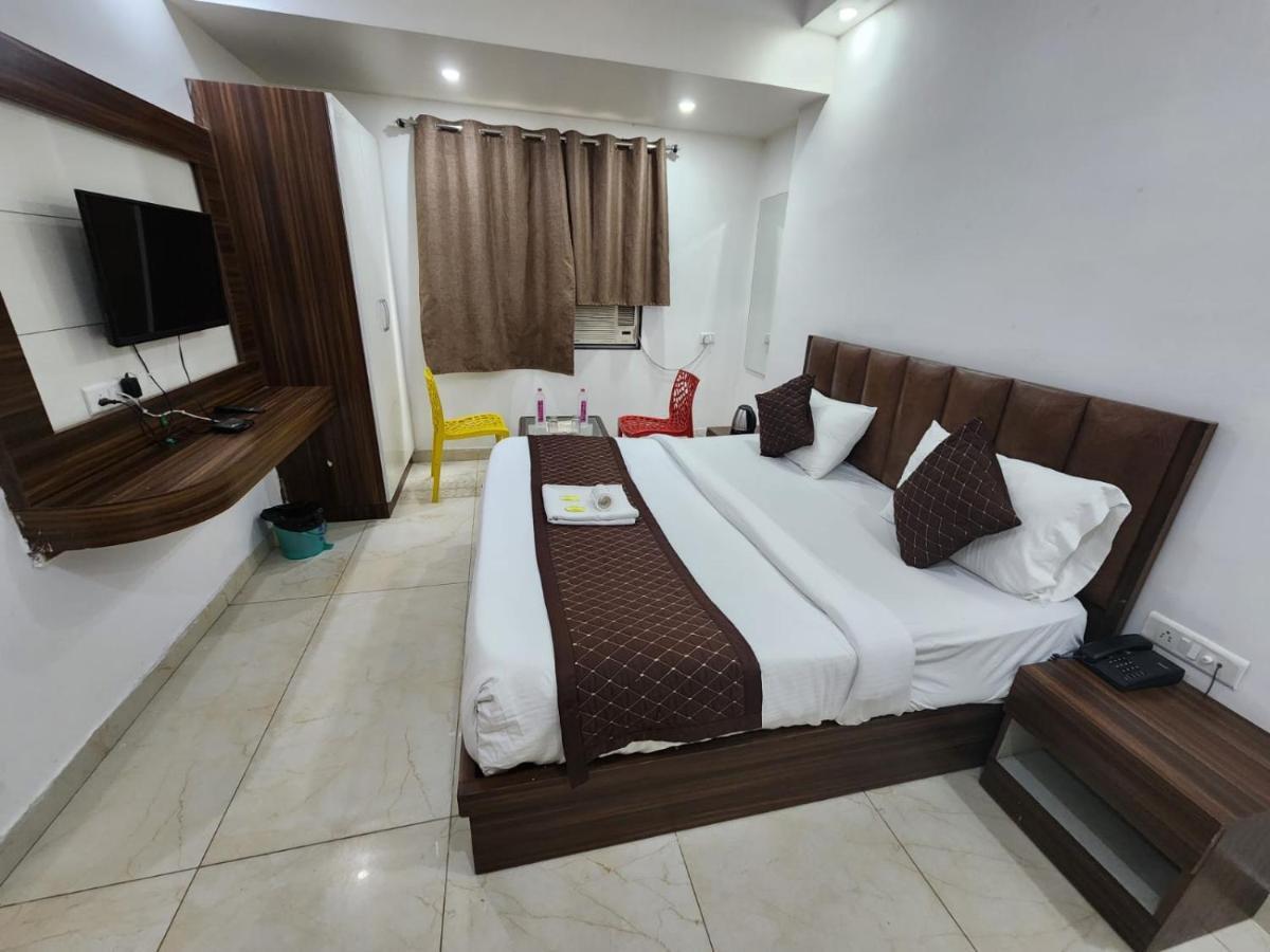 Hotel Ivy Plaza Luxury Нью-Делі Екстер'єр фото