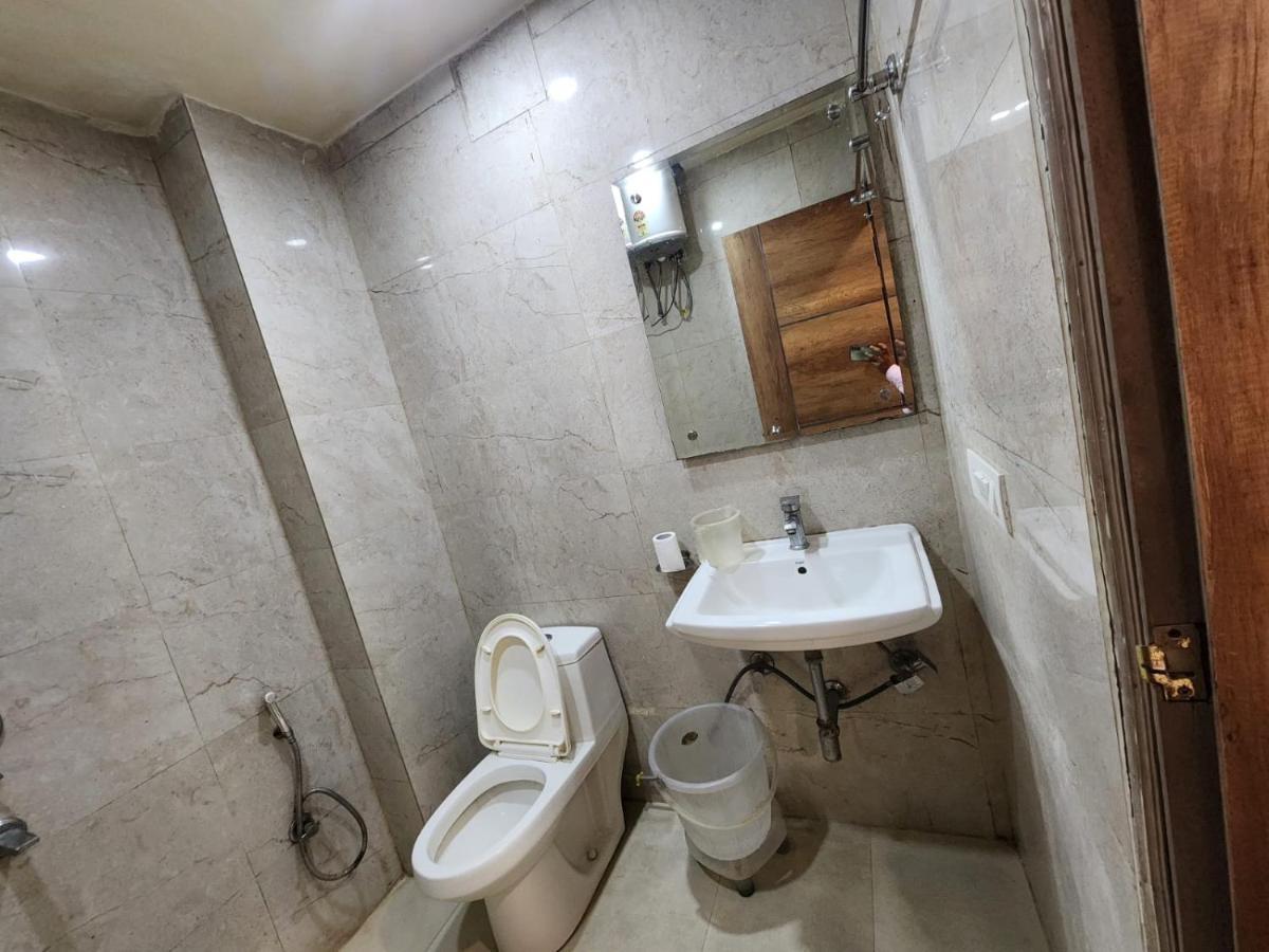 Hotel Ivy Plaza Luxury Нью-Делі Екстер'єр фото