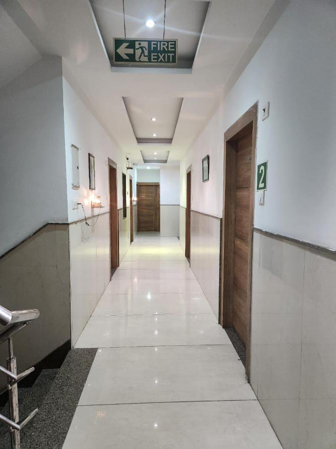 Hotel Ivy Plaza Luxury Нью-Делі Екстер'єр фото